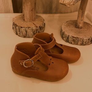 adelisa and co leather mary jane style shoes